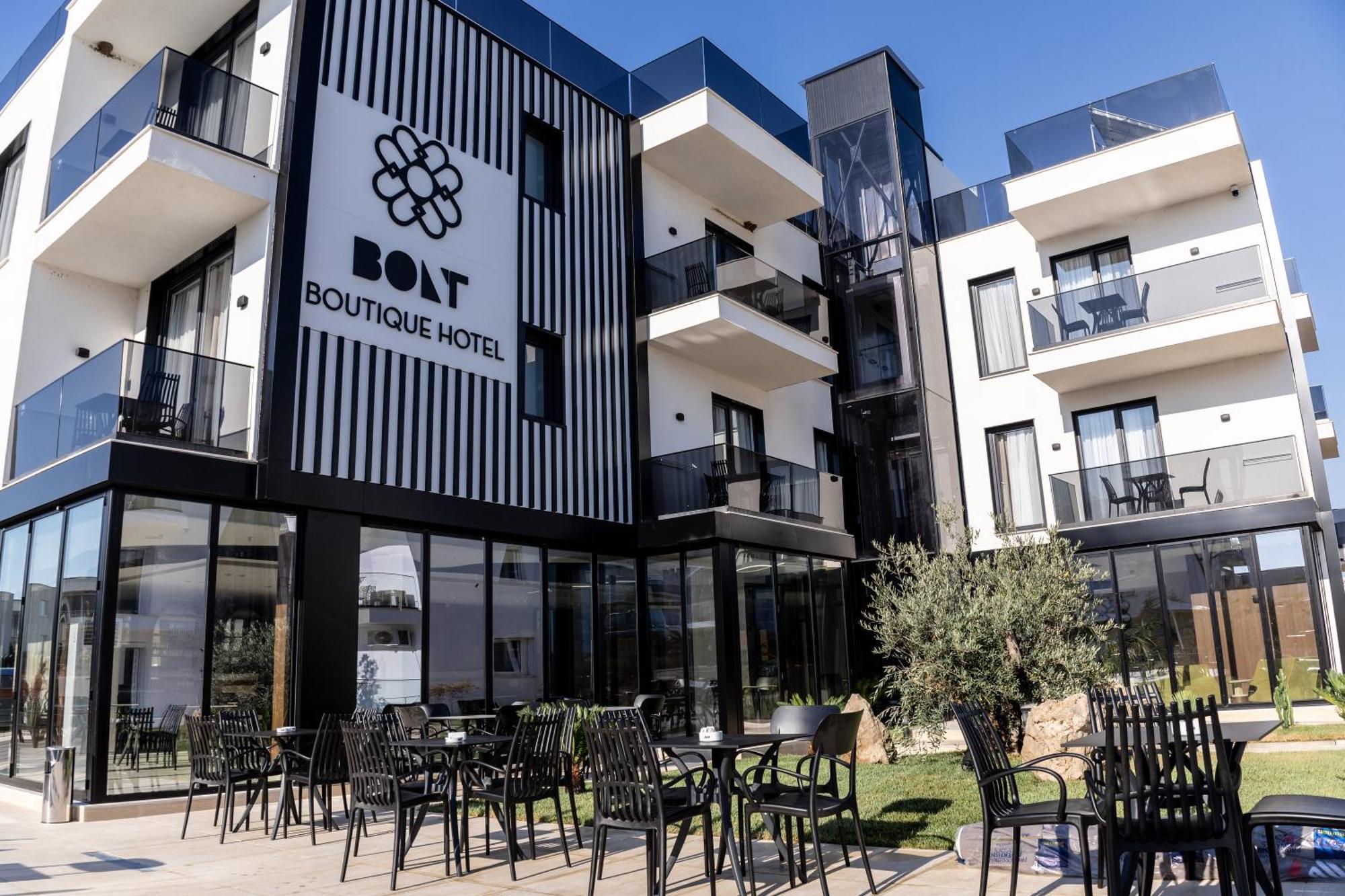 Bolt Boutique Hotel Lezhe Bagian luar foto