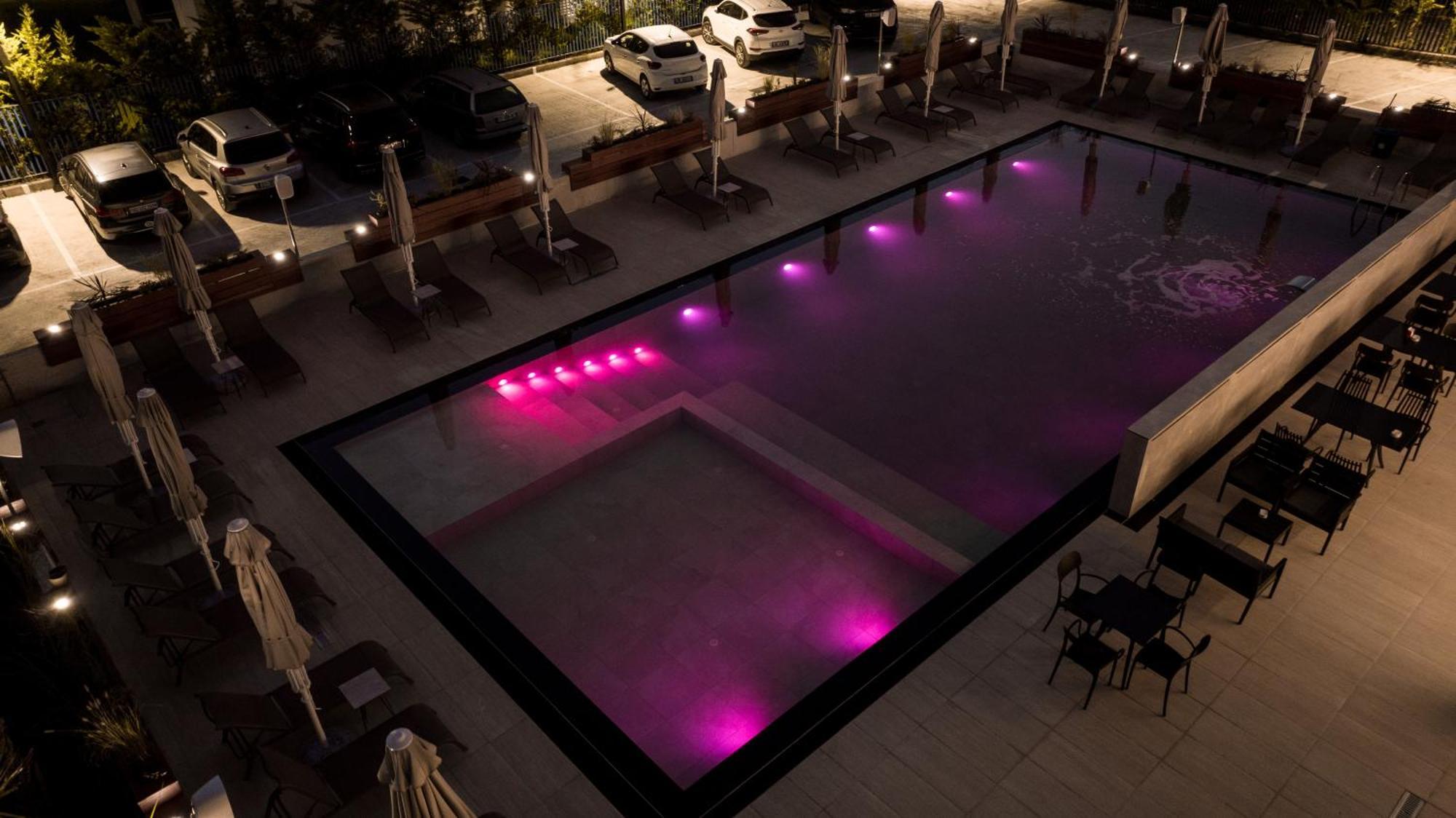 Bolt Boutique Hotel Lezhe Bagian luar foto