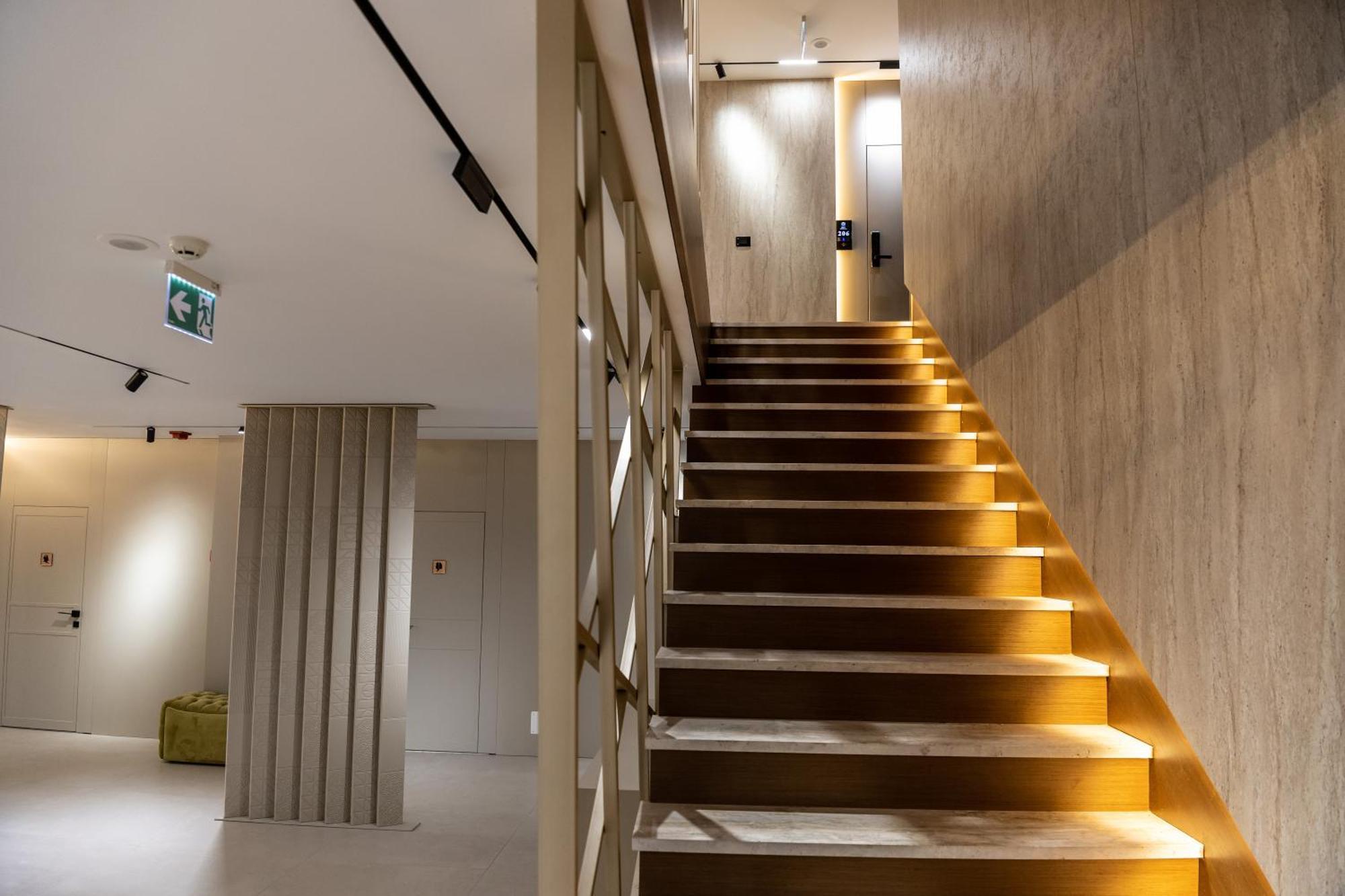 Bolt Boutique Hotel Lezhe Bagian luar foto