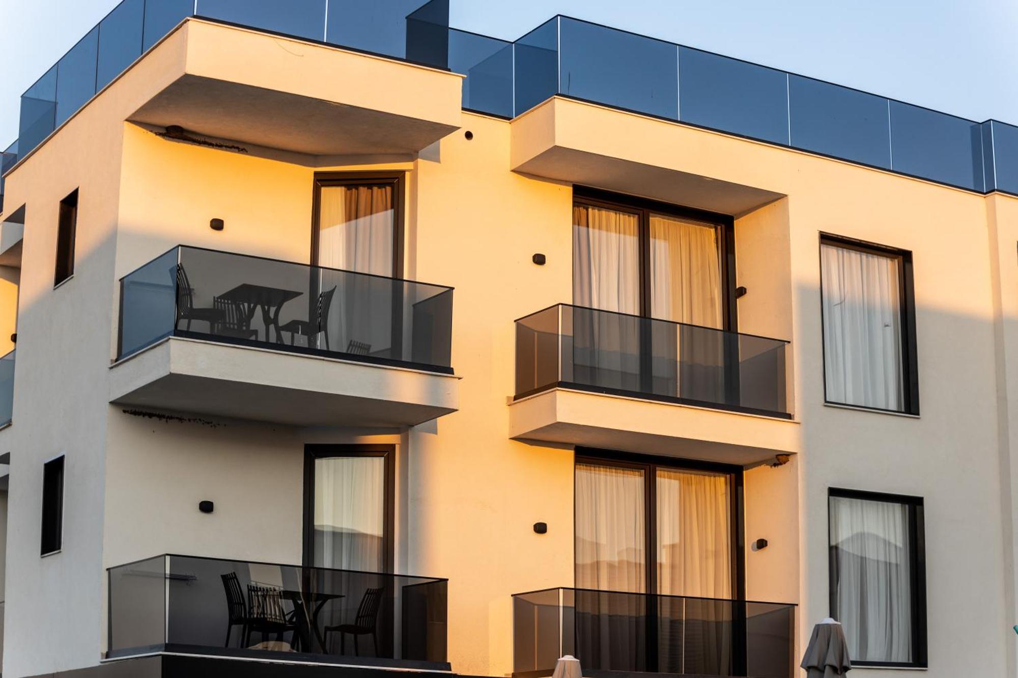 Bolt Boutique Hotel Lezhe Bagian luar foto