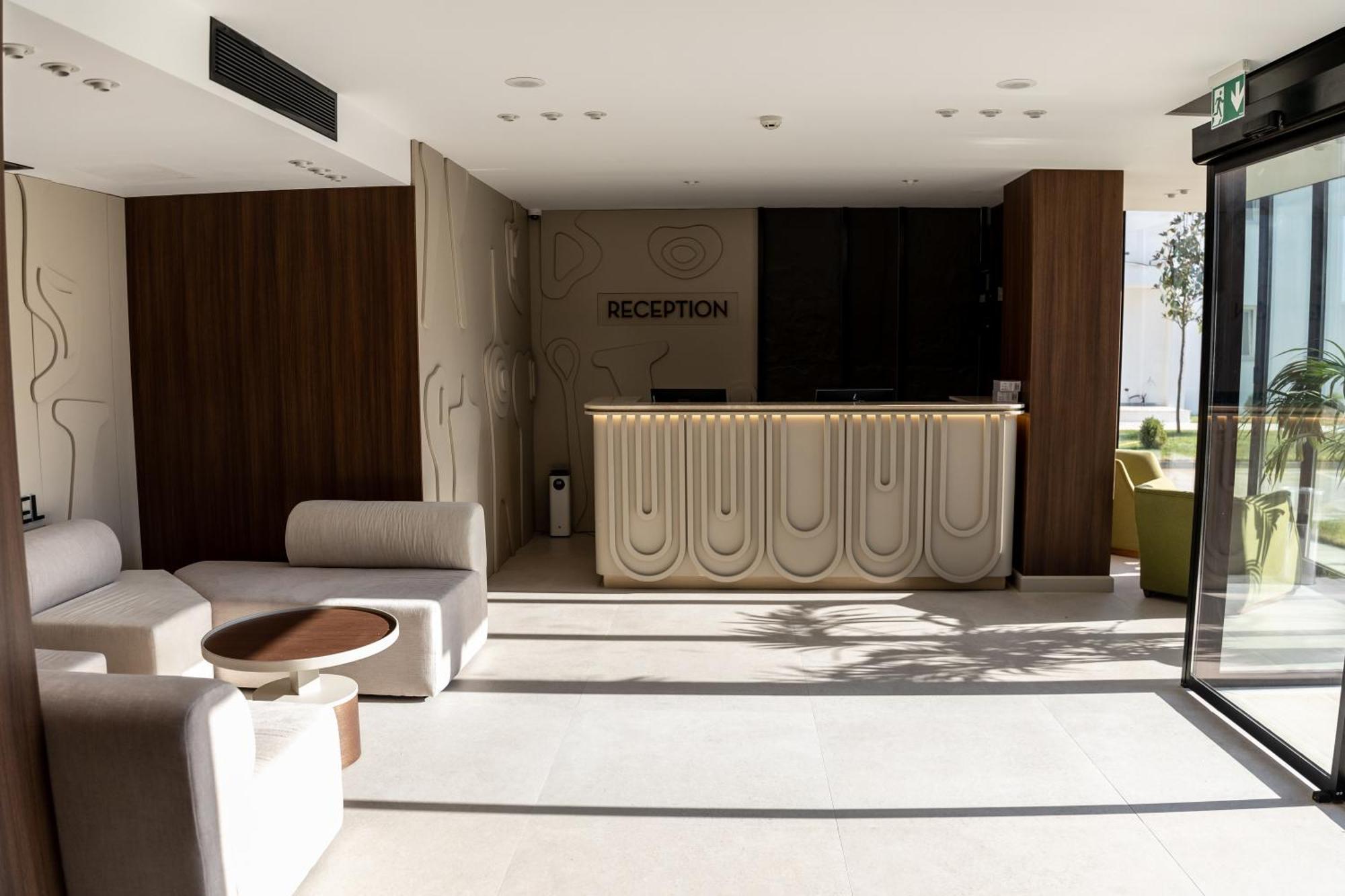 Bolt Boutique Hotel Lezhe Bagian luar foto