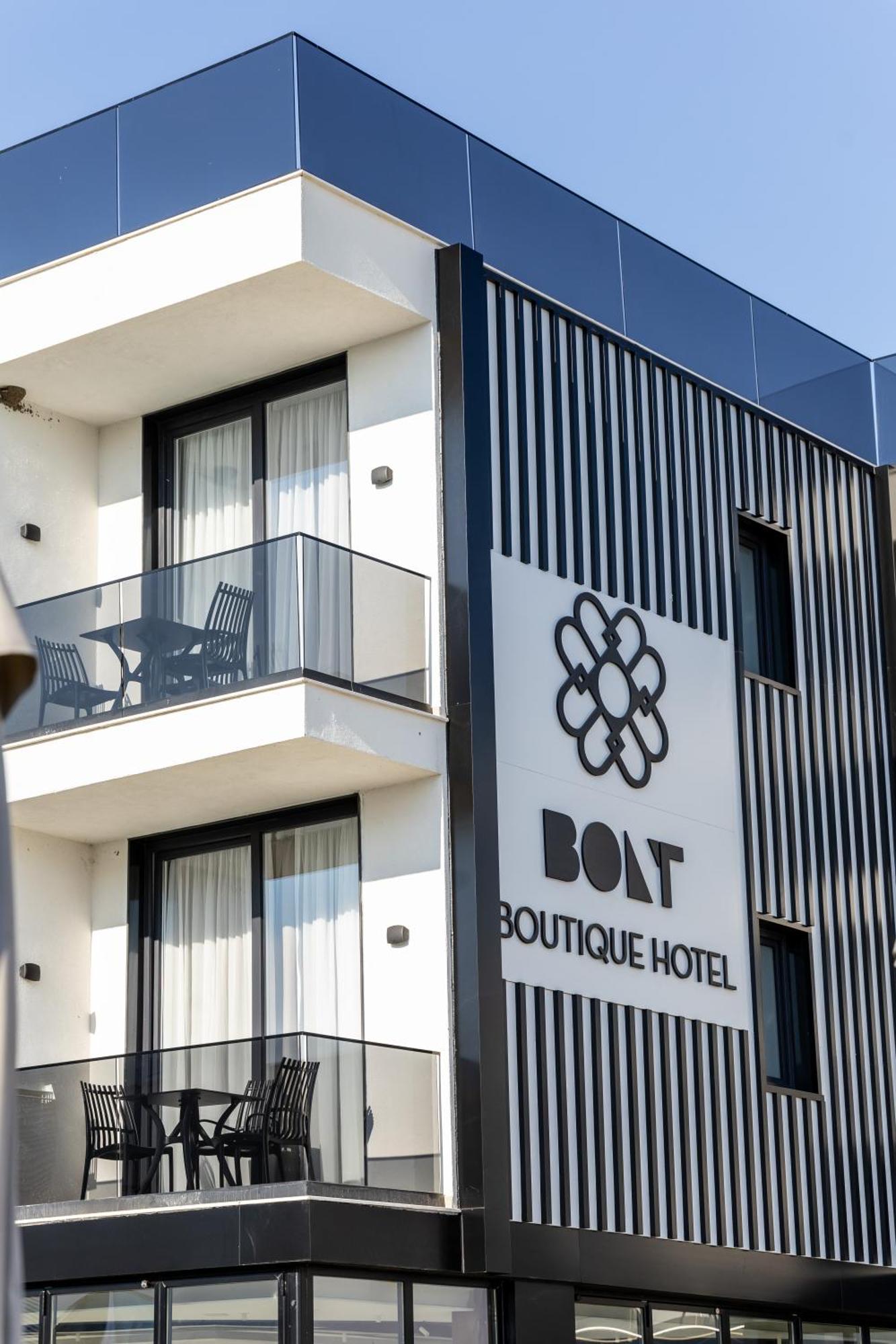 Bolt Boutique Hotel Lezhe Bagian luar foto