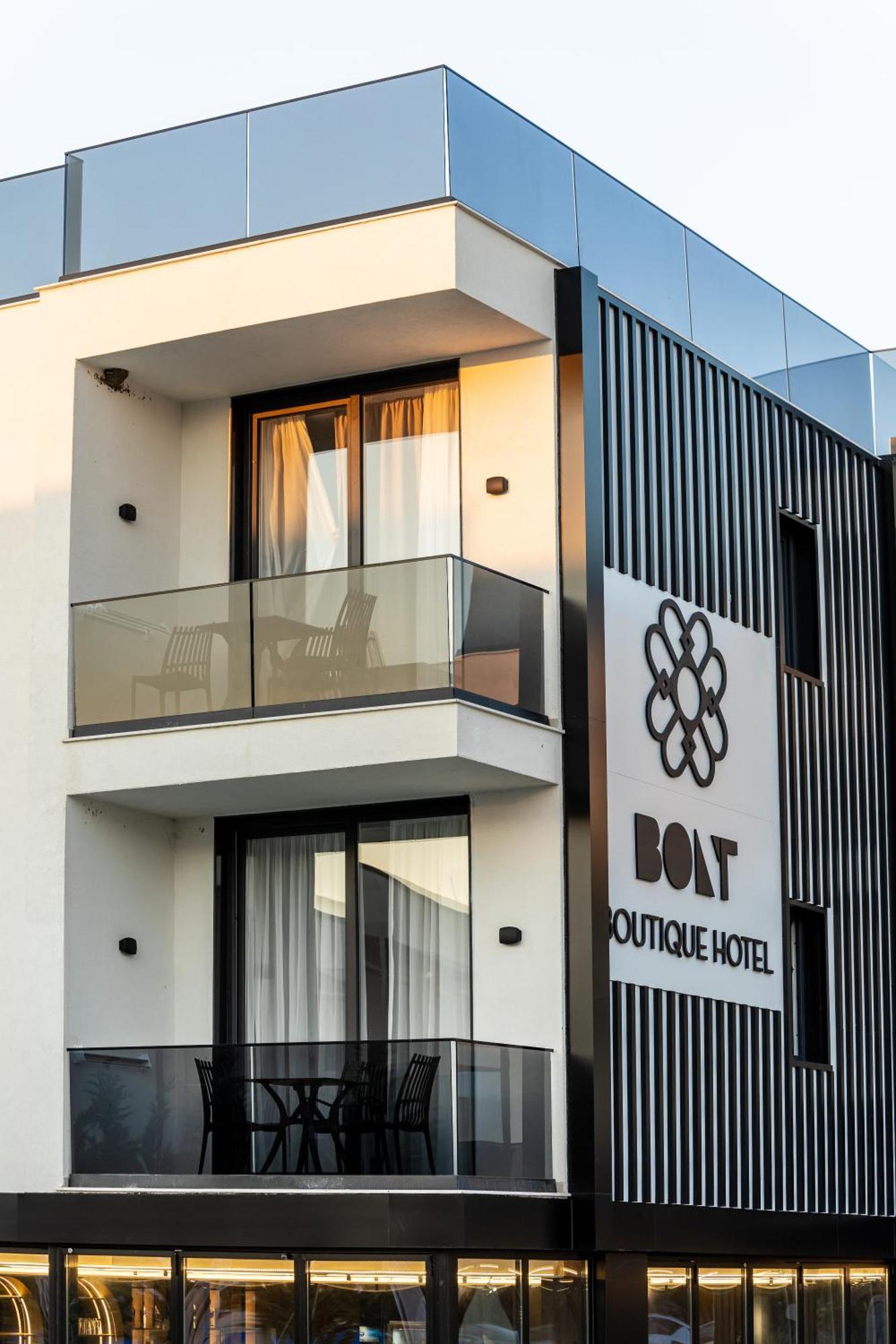 Bolt Boutique Hotel Lezhe Bagian luar foto