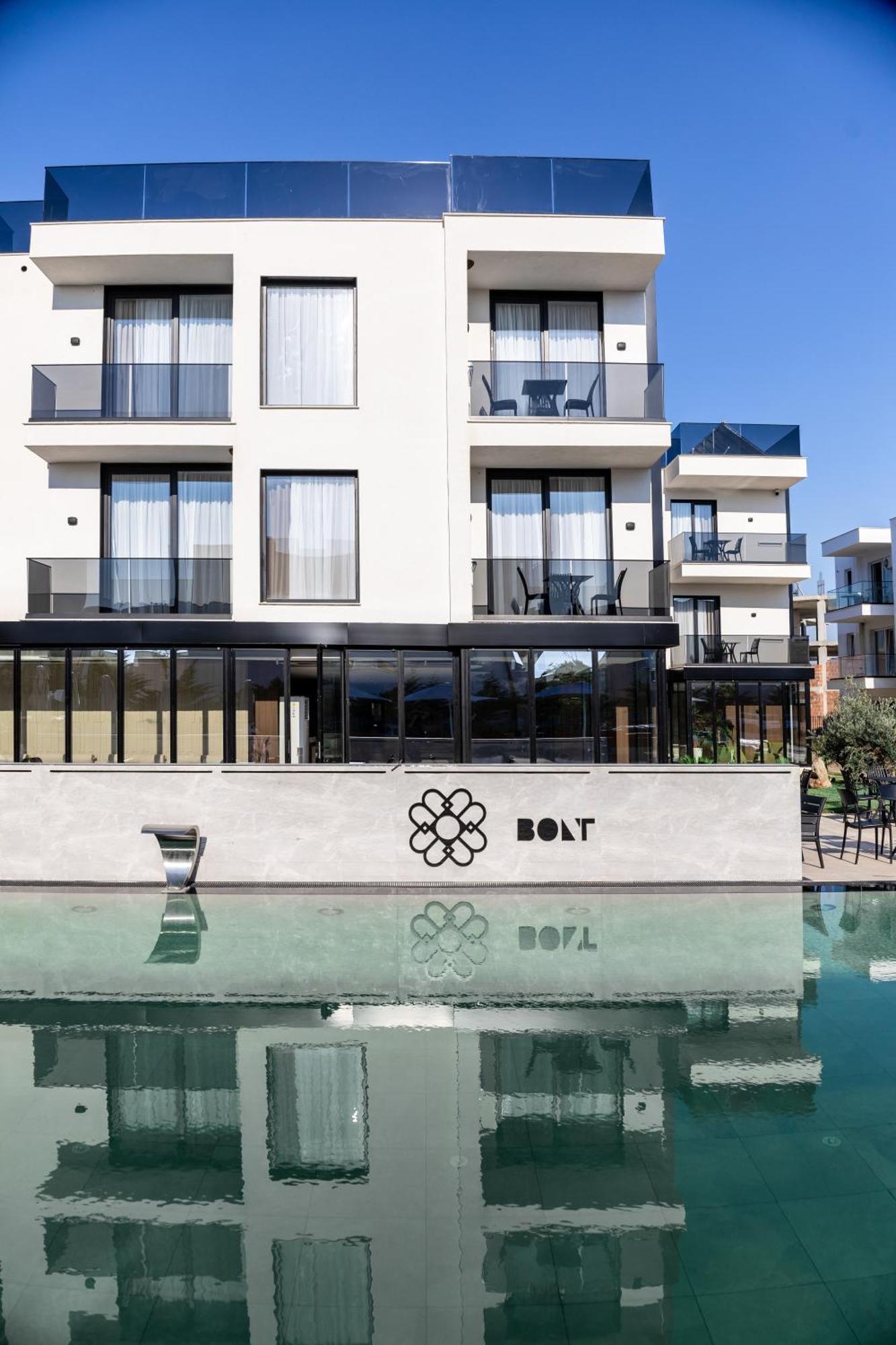 Bolt Boutique Hotel Lezhe Bagian luar foto