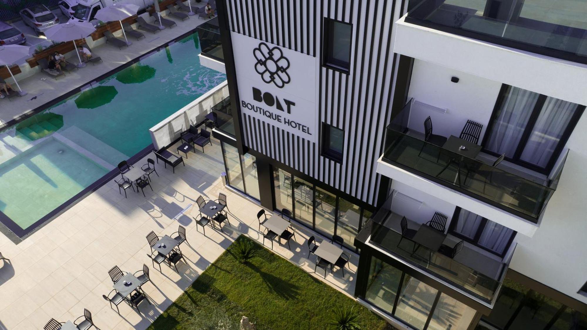 Bolt Boutique Hotel Lezhe Bagian luar foto