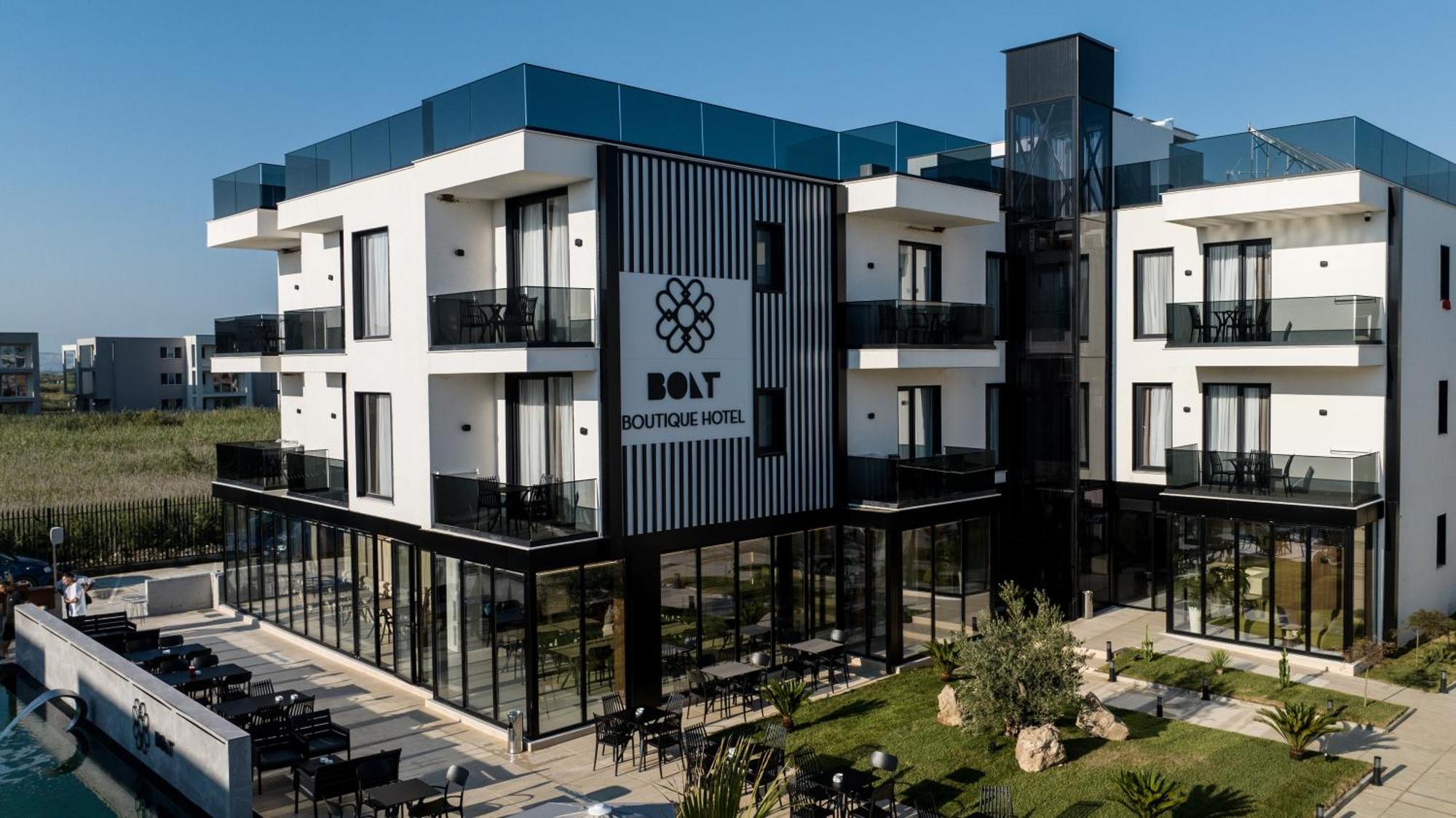 Bolt Boutique Hotel Lezhe Bagian luar foto