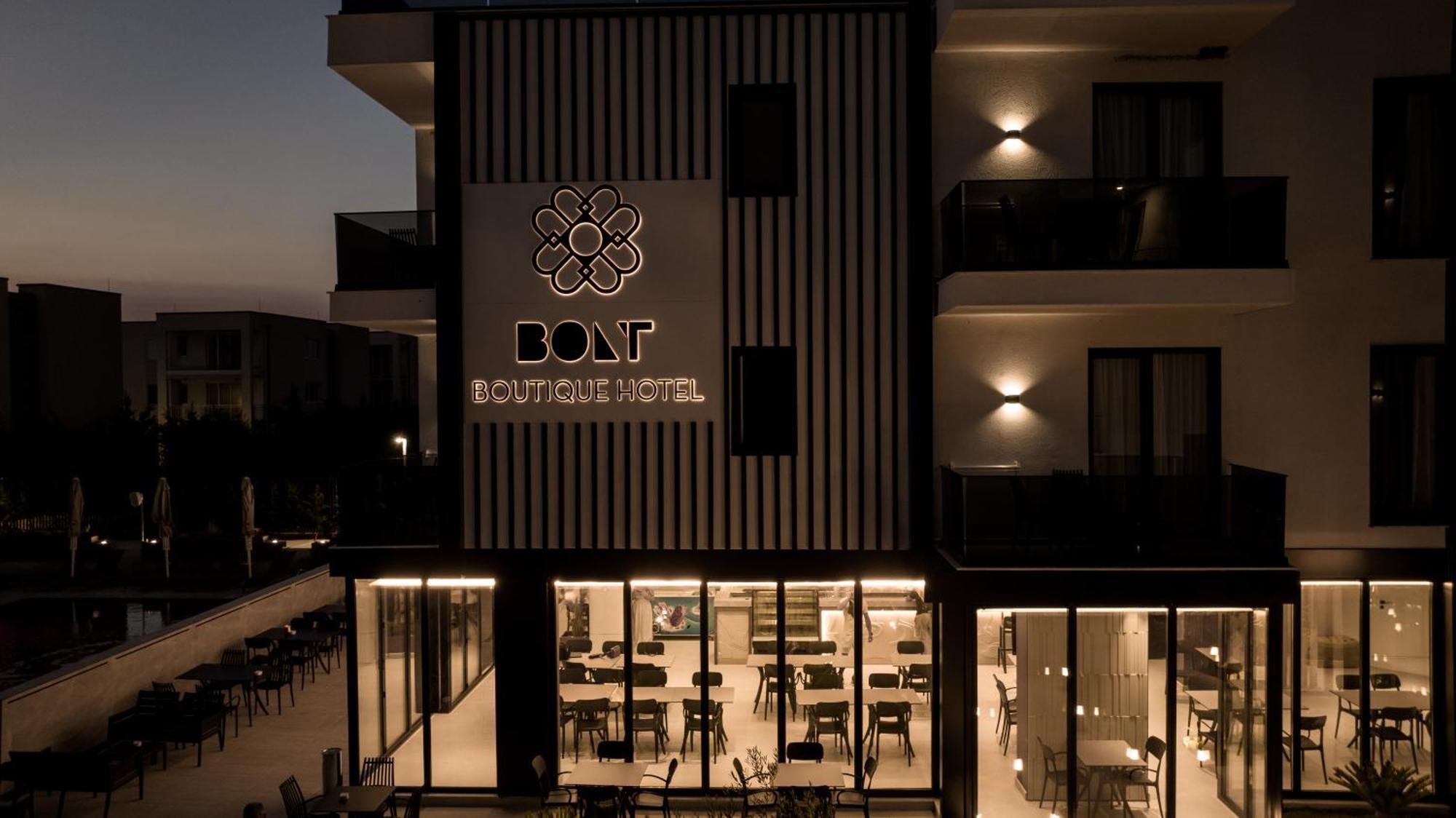 Bolt Boutique Hotel Lezhe Bagian luar foto