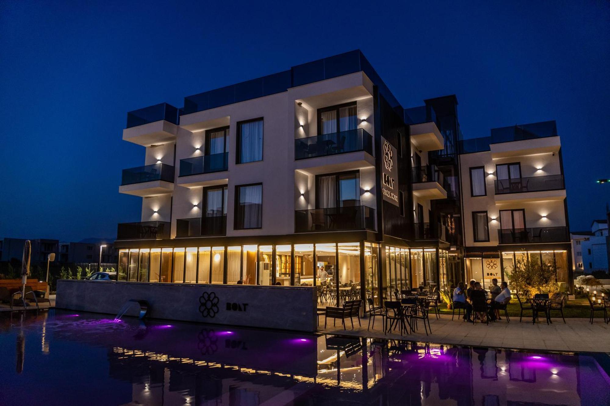 Bolt Boutique Hotel Lezhe Bagian luar foto
