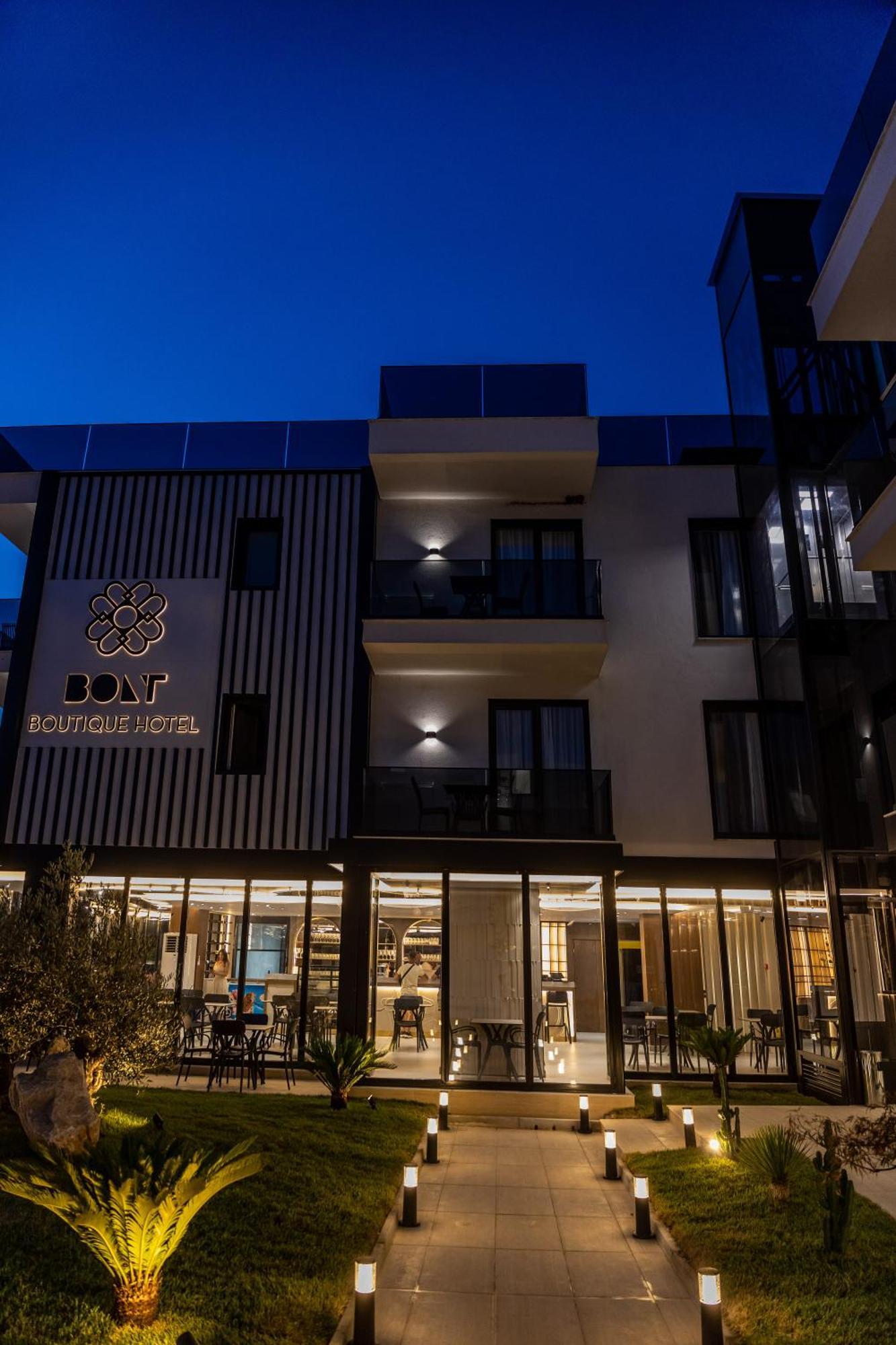 Bolt Boutique Hotel Lezhe Bagian luar foto