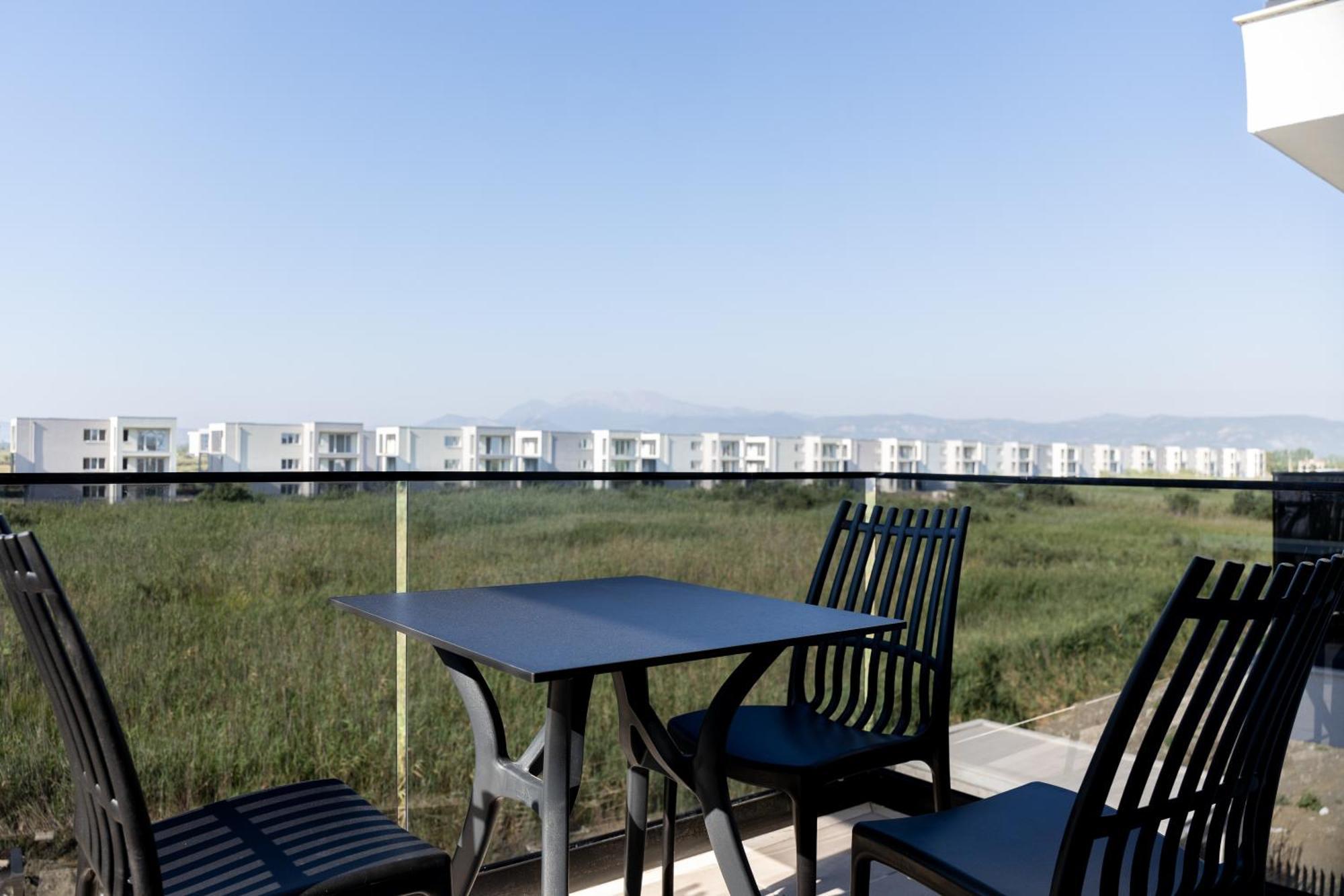 Bolt Boutique Hotel Lezhe Bagian luar foto