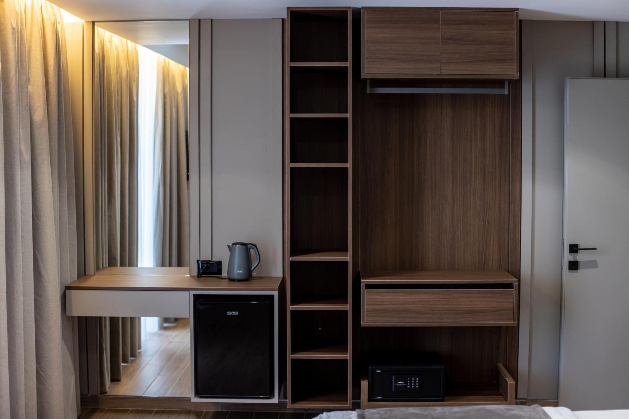 Bolt Boutique Hotel Lezhe Bagian luar foto