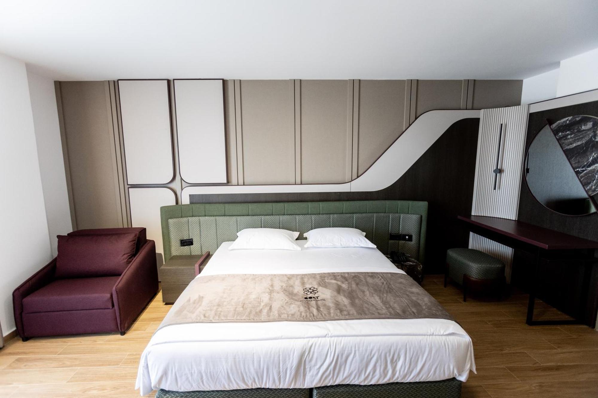 Bolt Boutique Hotel Lezhe Bagian luar foto