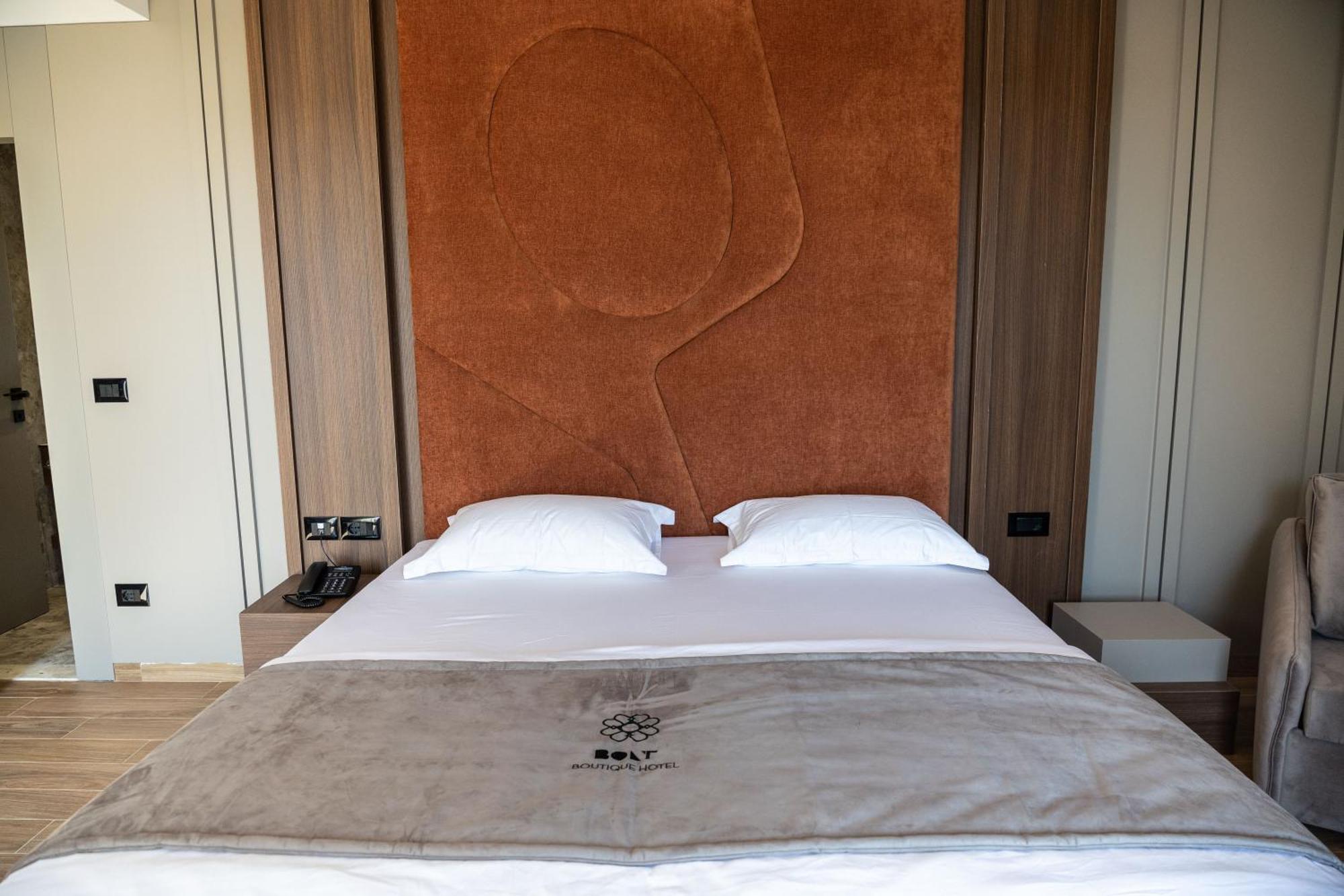 Bolt Boutique Hotel Lezhe Bagian luar foto