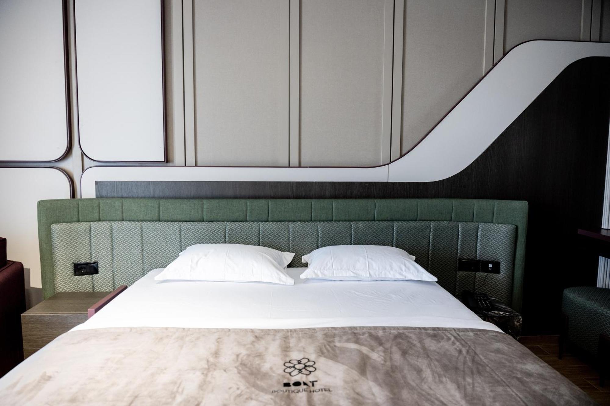 Bolt Boutique Hotel Lezhe Bagian luar foto