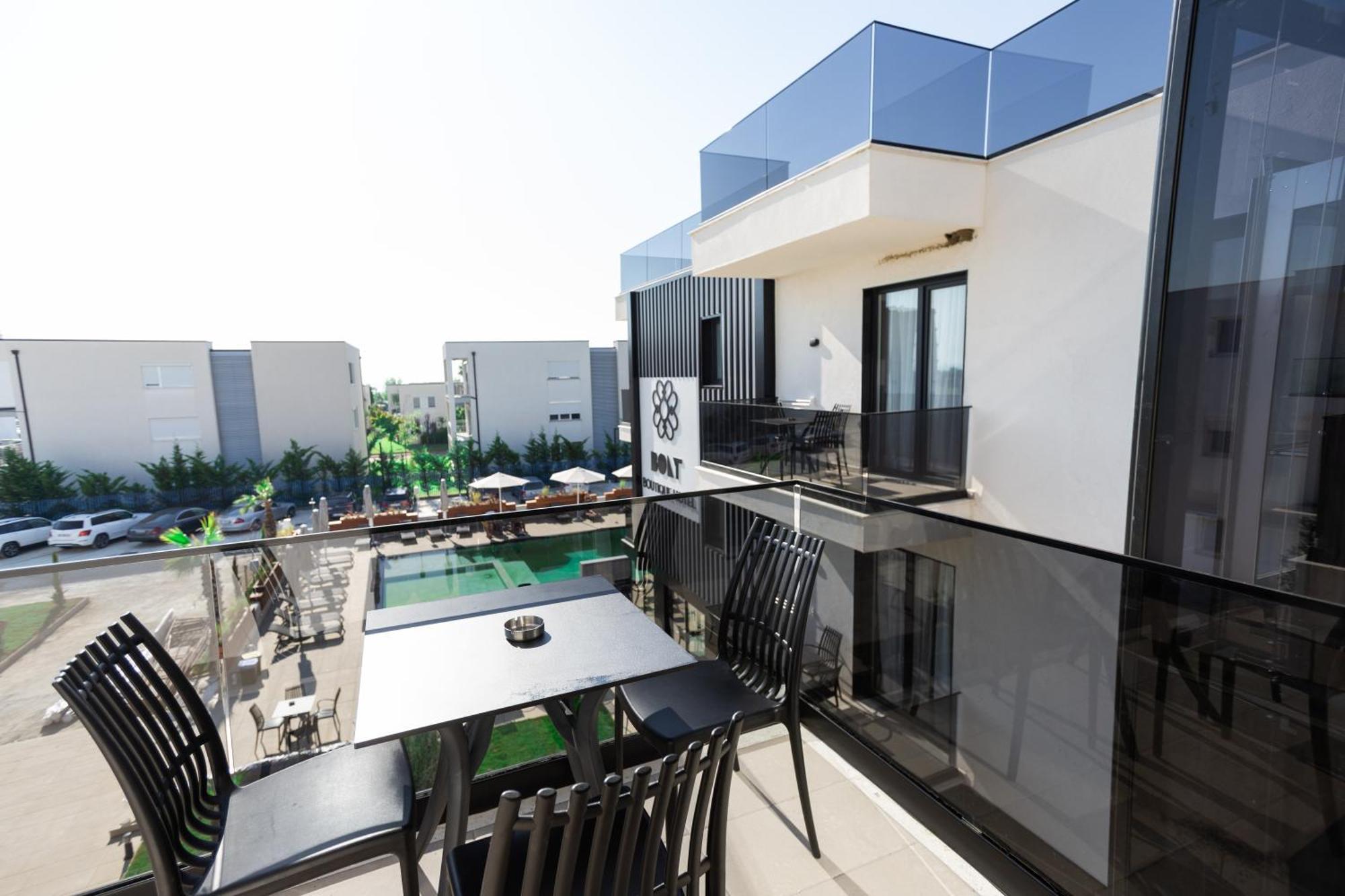 Bolt Boutique Hotel Lezhe Bagian luar foto