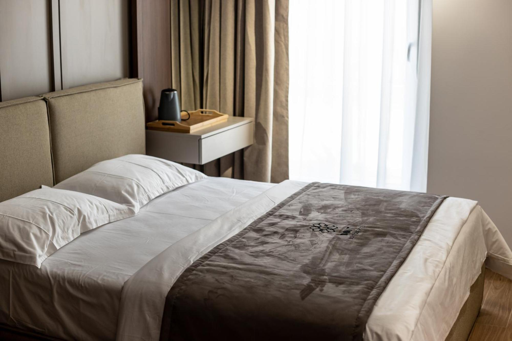 Bolt Boutique Hotel Lezhe Bagian luar foto