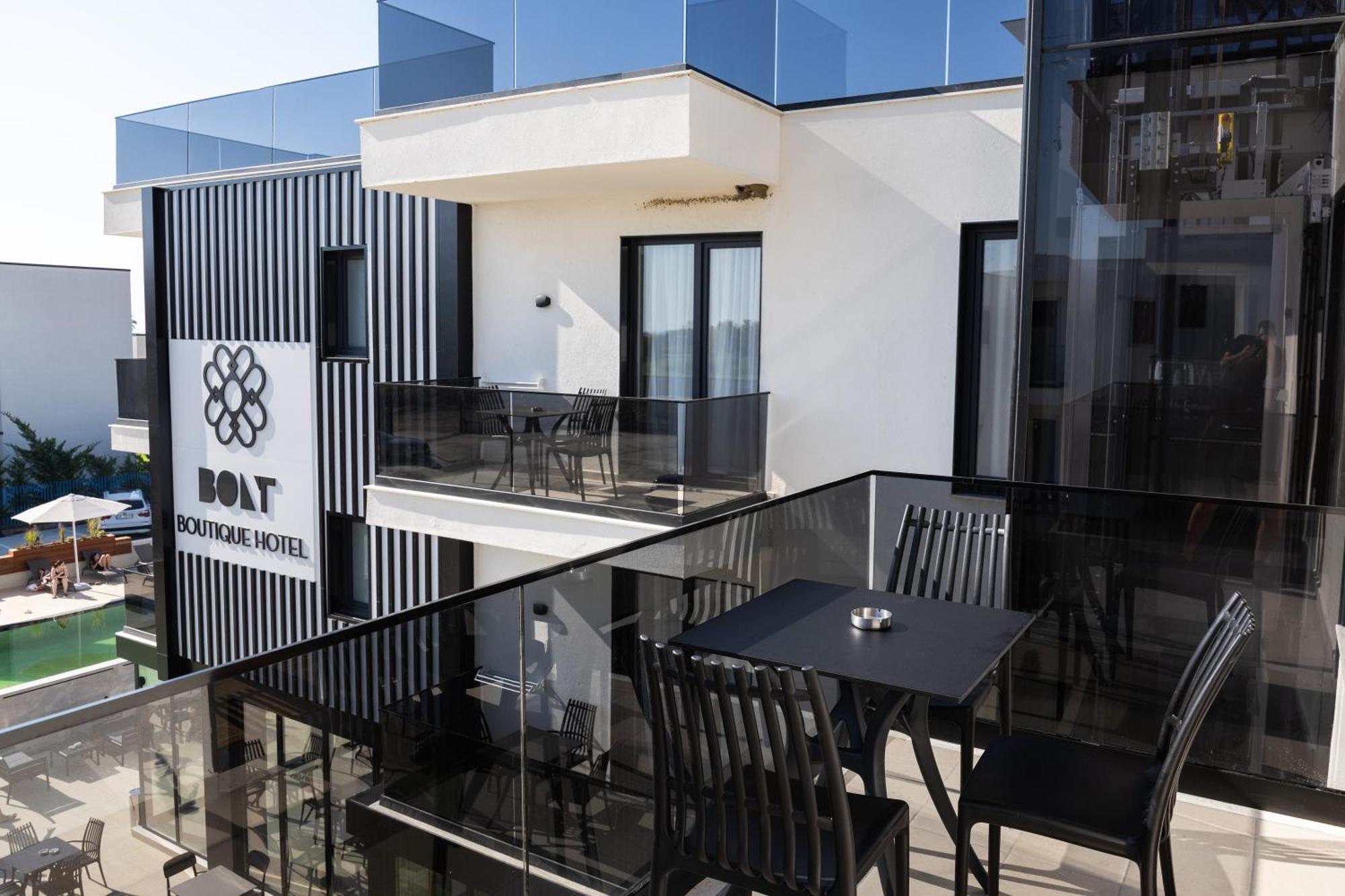 Bolt Boutique Hotel Lezhe Bagian luar foto