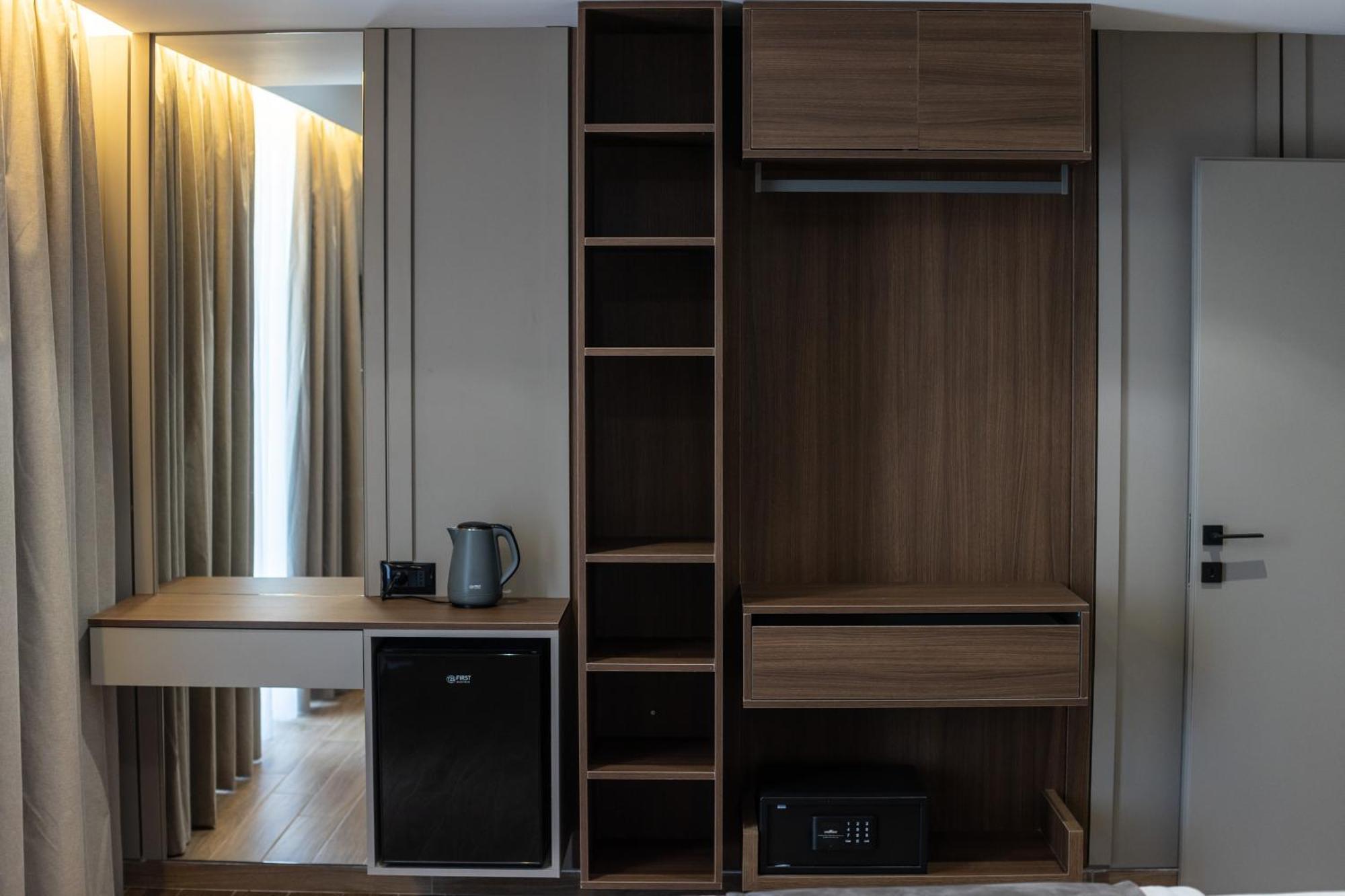 Bolt Boutique Hotel Lezhe Bagian luar foto