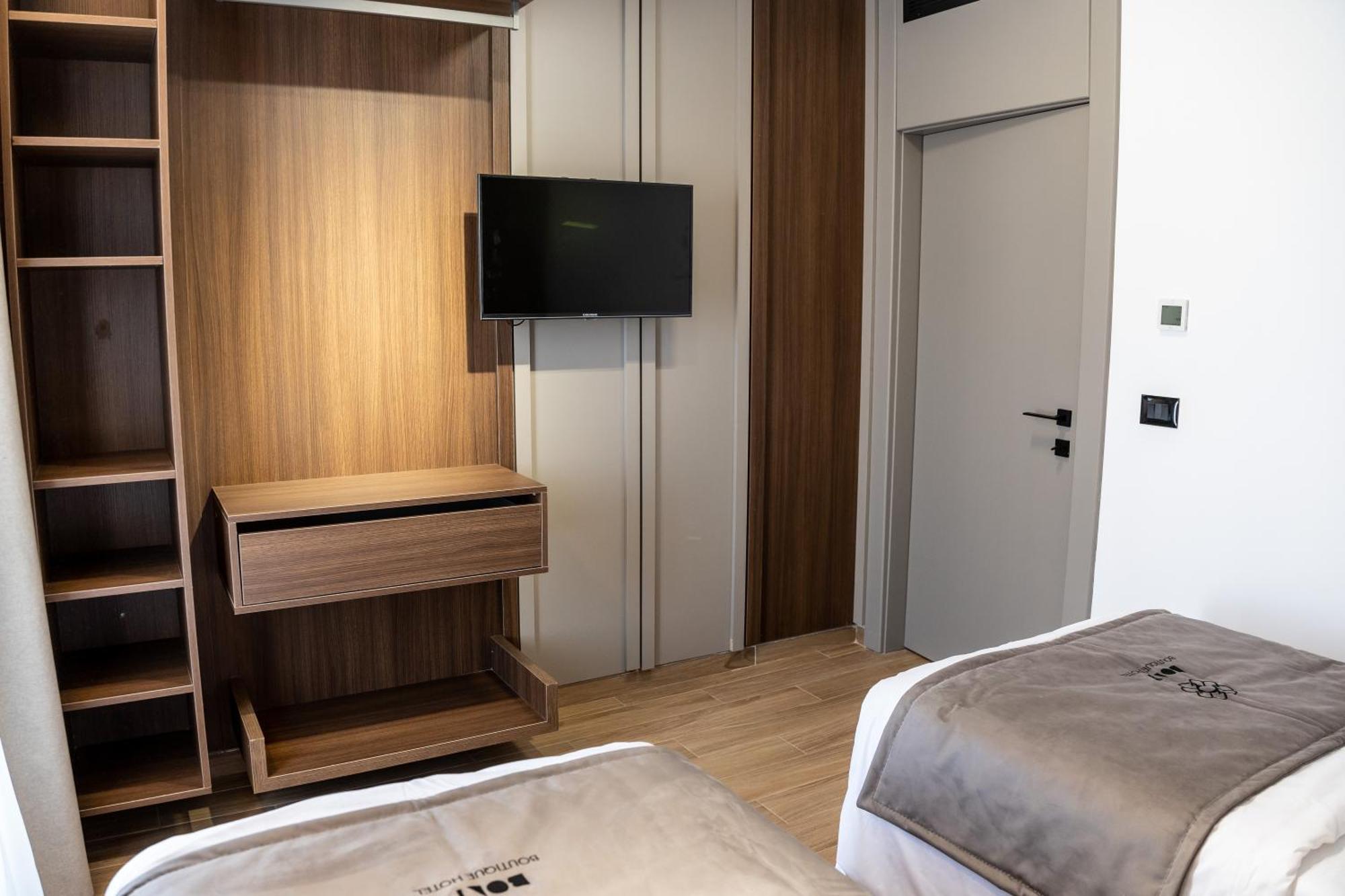 Bolt Boutique Hotel Lezhe Bagian luar foto